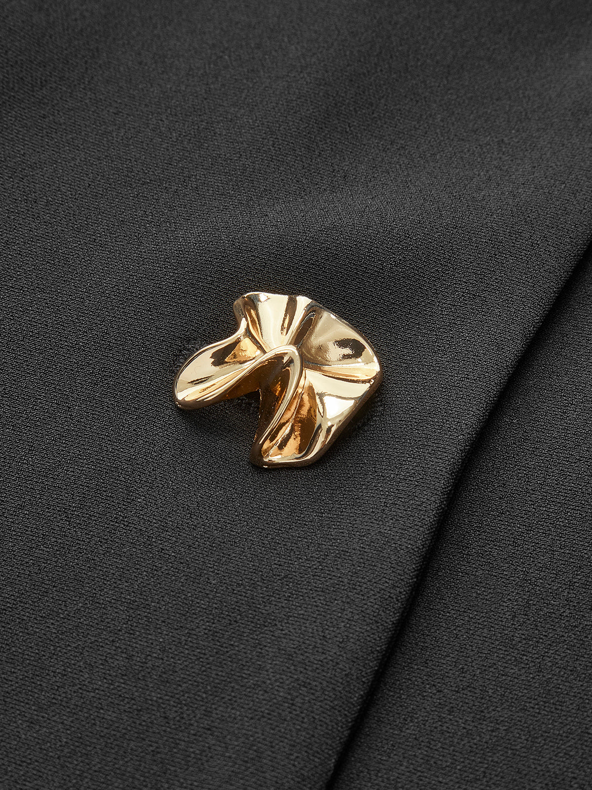 V-Yaka İki Renkli Plise Düğmeli Elbise Quvarse