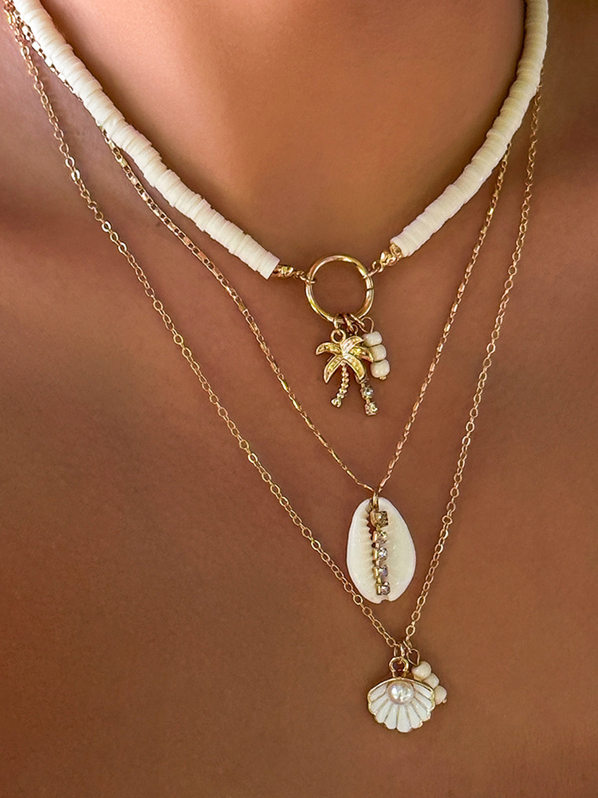 Çarpıcı Üç Katmanlı Kabuk Kolye THESVELTECHIC