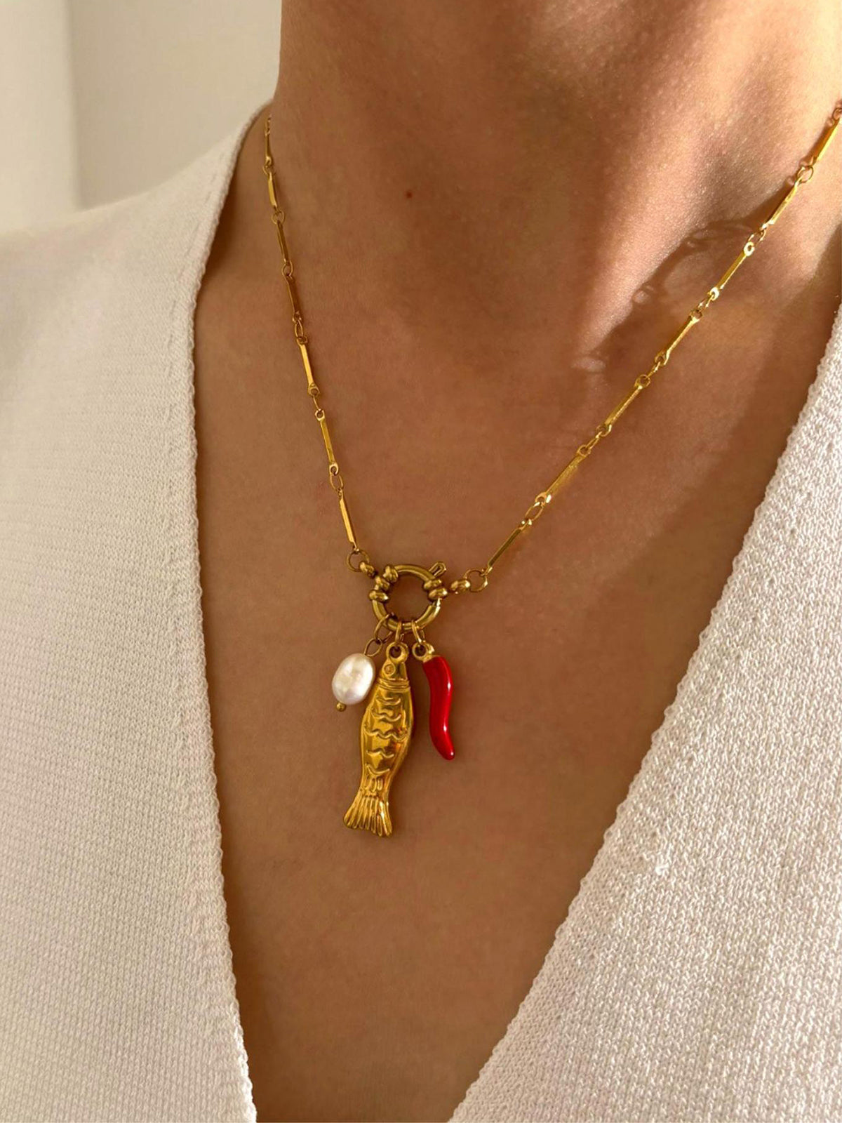Balık ve Biber Motifli Zincir Kolye ile Benzersiz Bir Tarz THESVELTECHIC