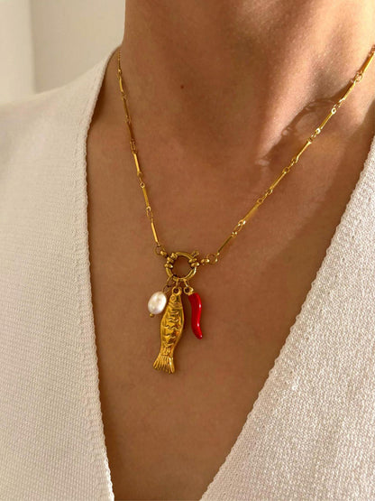 Balık ve Biber Motifli Zincir Kolye ile Benzersiz Bir Tarz THESVELTECHIC