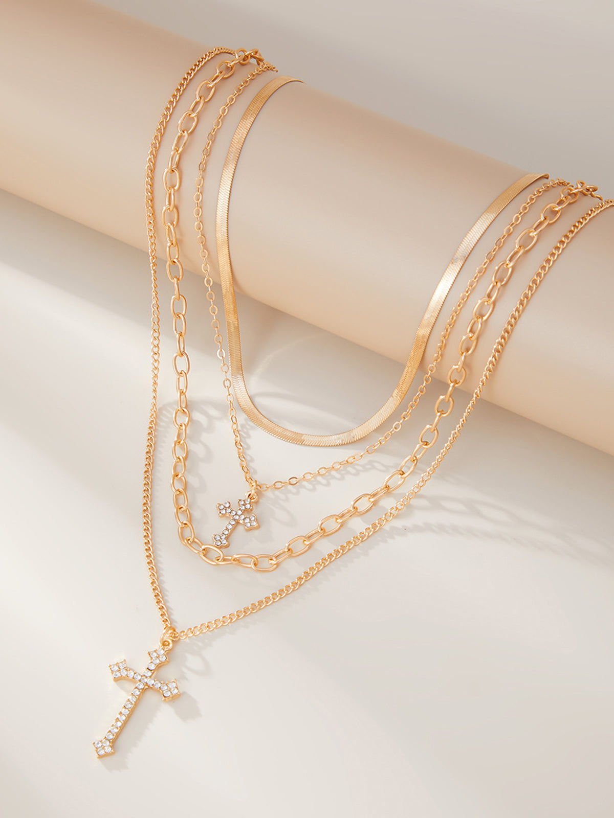Şık Görünümlü Katmanlı Çapraz Kolye Takısı THESVELTECHIC