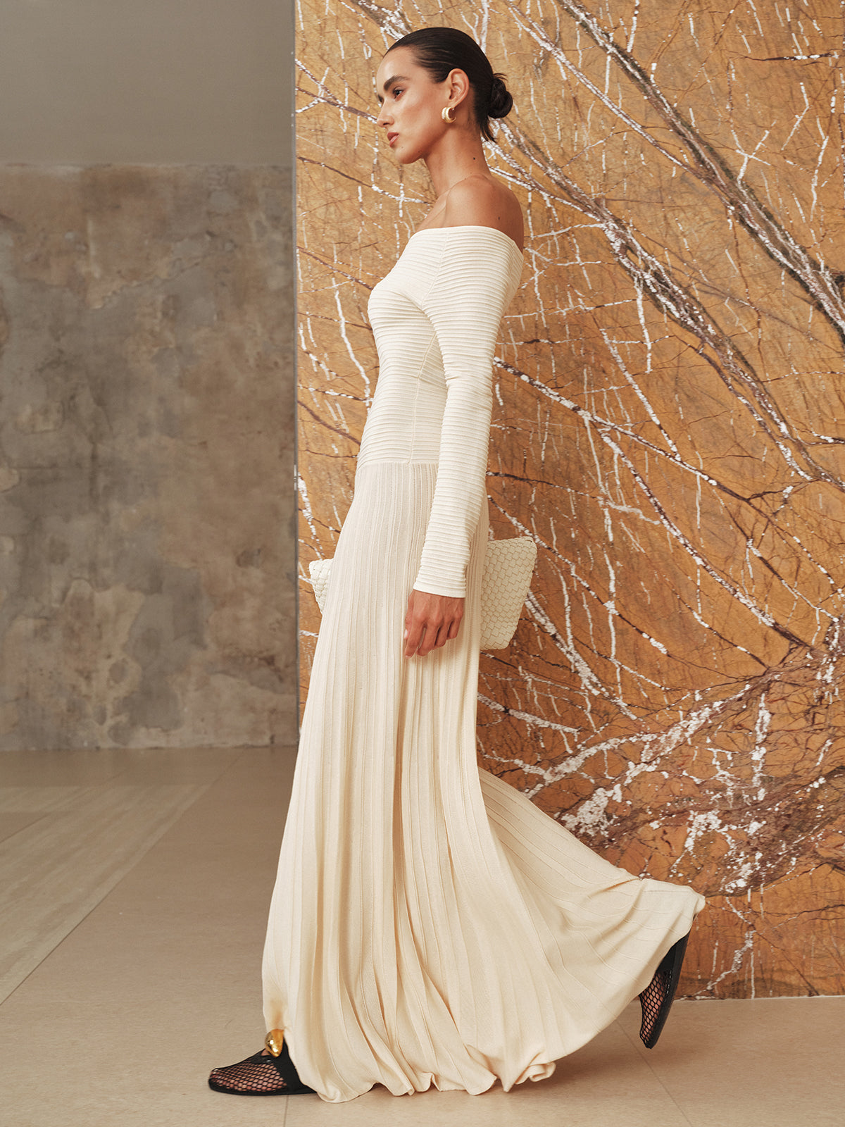 Off-Shoulder Textured Knit Maxi Dress COMMENSE