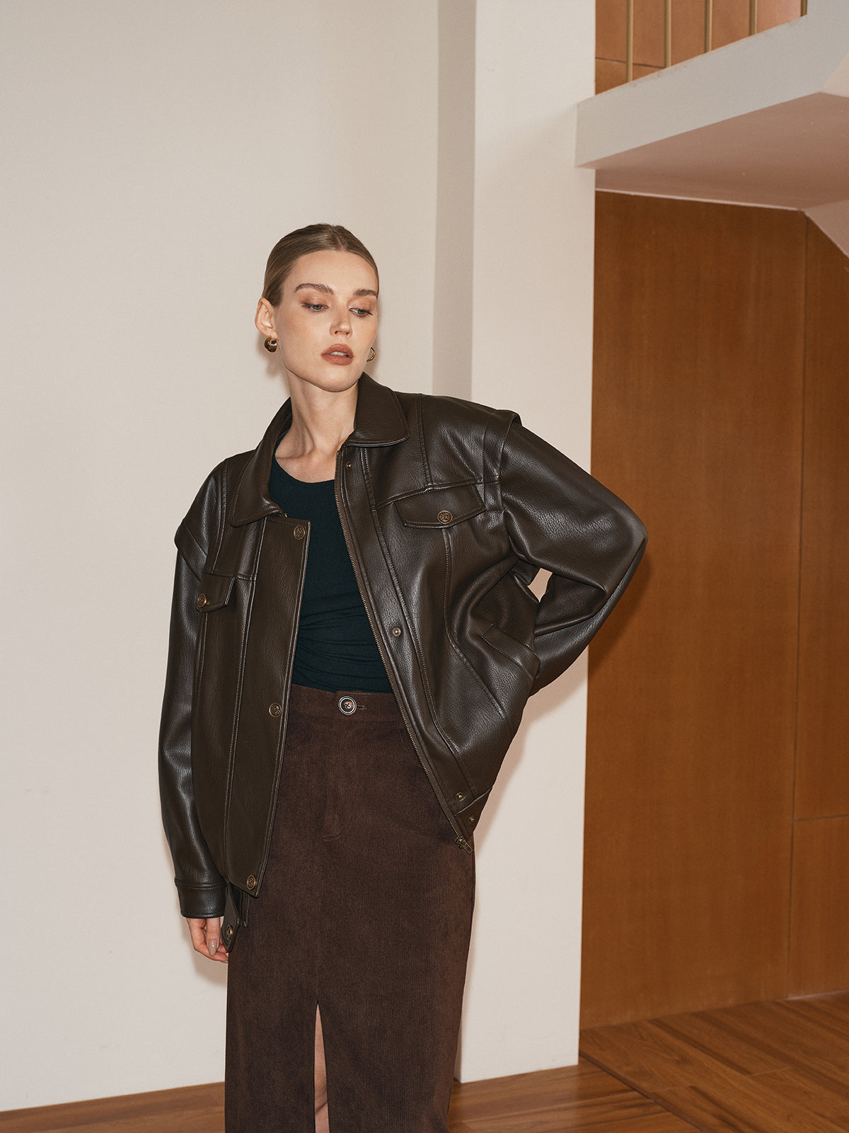 Şık Kadınlar ve Erkekler Lapele PU Deri Ceket - Trendy Bir Görünüm İçin Mükemmel THESVELTECHIC