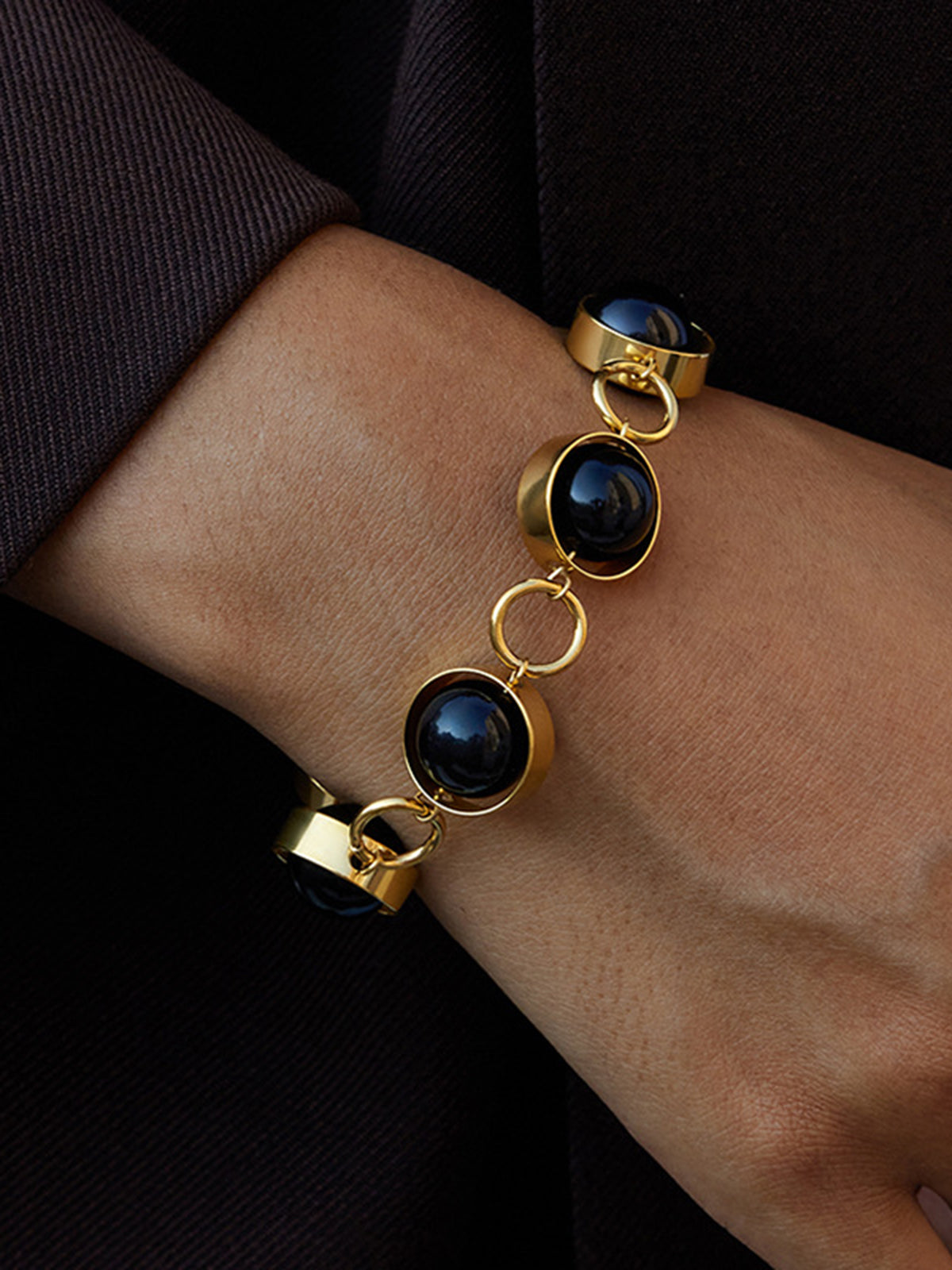 Döner Siyah Boncuklu Kilitli Bilezik THESVELTECHIC