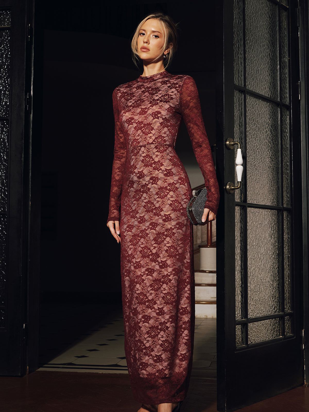 Dantel Uzun Kollu Vücuda Yapışkan Geri Açık Maksi Elbise THESVELTECHIC