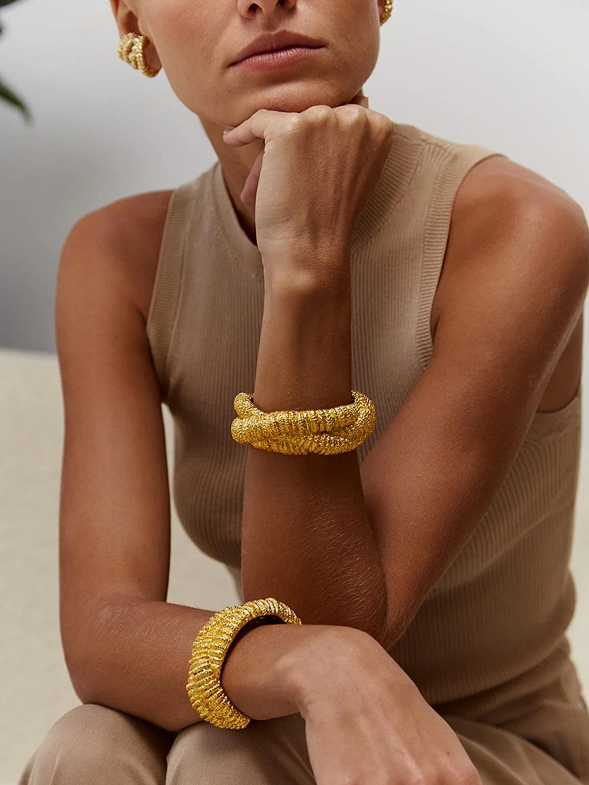 Altın Lavatarlı, Dokulu, Abartılı Açık Bilezik THESVELTECHIC