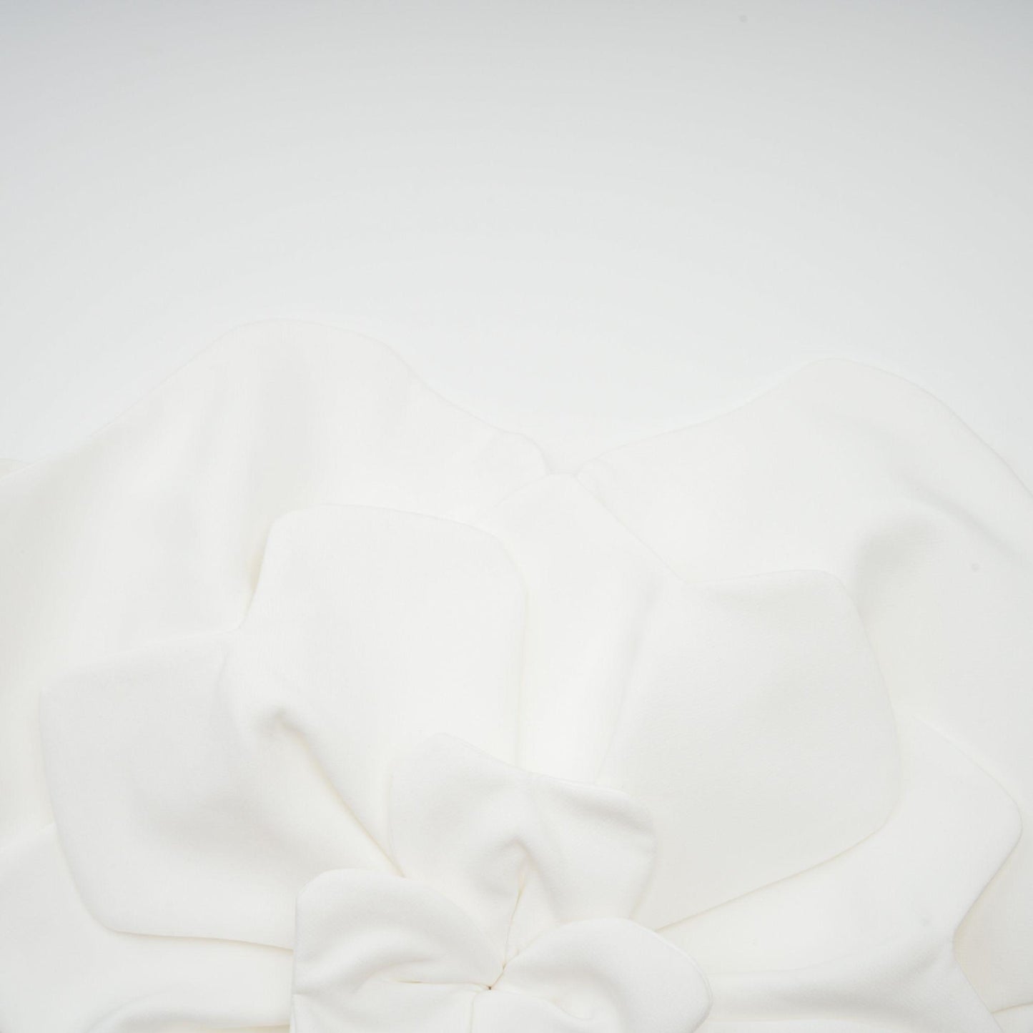 Flora Elegance Beyaz 3D Çiçek Detaylı Straplez Bluz Siaora