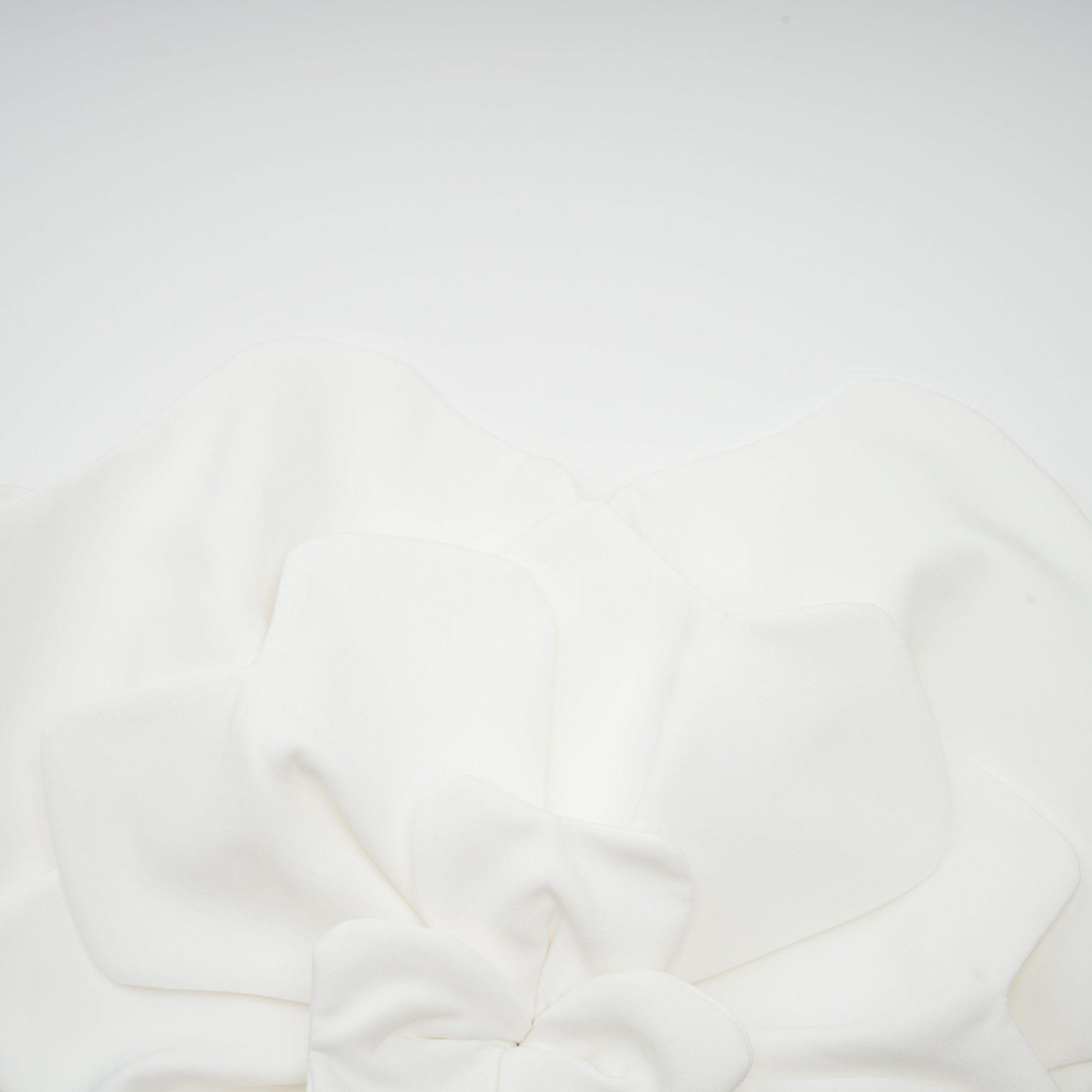 Flora Elegance Beyaz 3D Çiçek Detaylı Straplez Bluz Siaora
