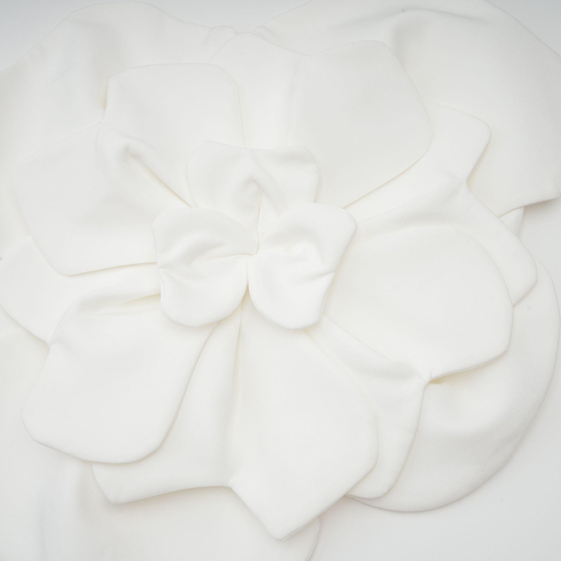 Flora Elegance Beyaz 3D Çiçek Detaylı Straplez Bluz Siaora
