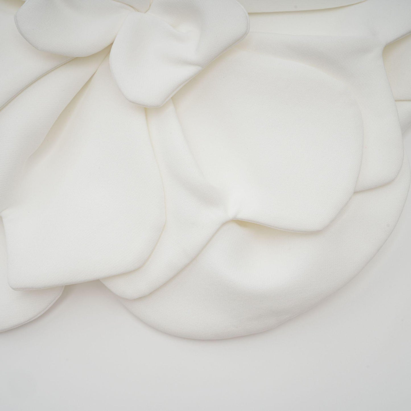 Flora Elegance Beyaz 3D Çiçek Detaylı Straplez Bluz Siaora