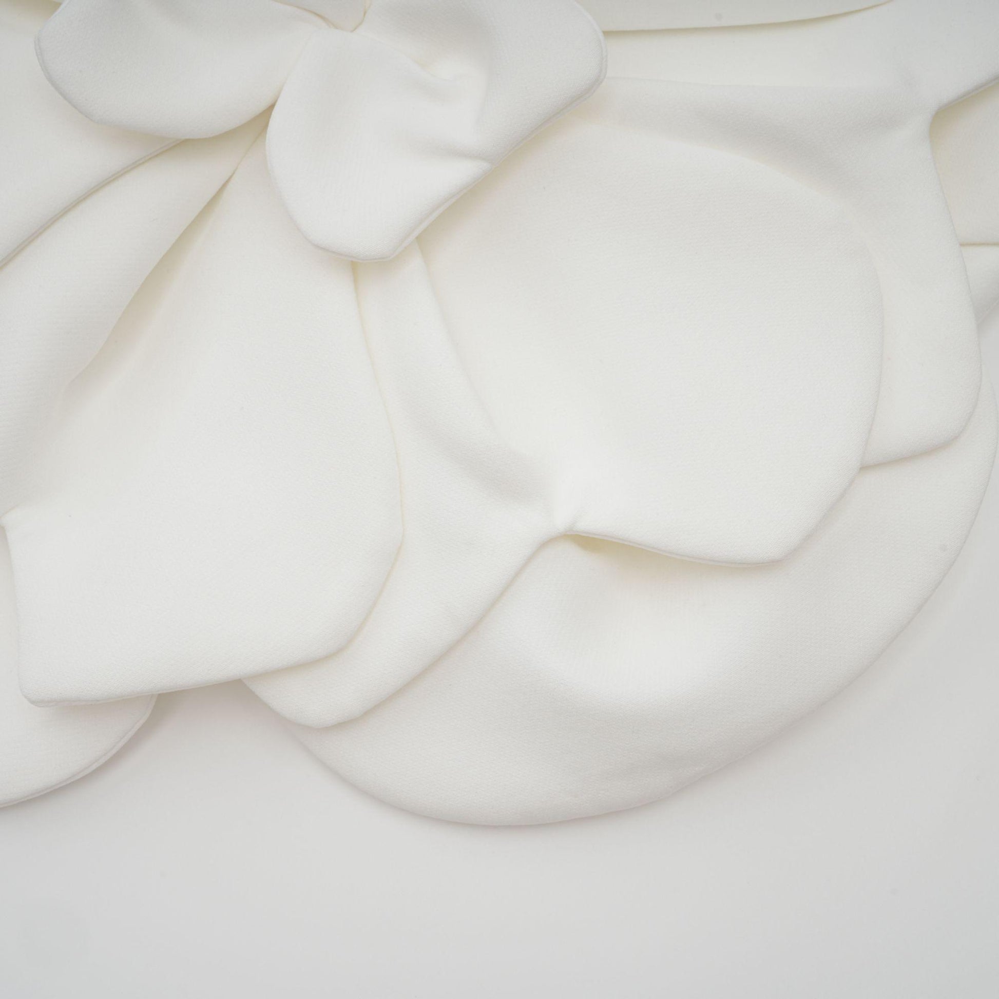 Flora Elegance Beyaz 3D Çiçek Detaylı Straplez Bluz Siaora