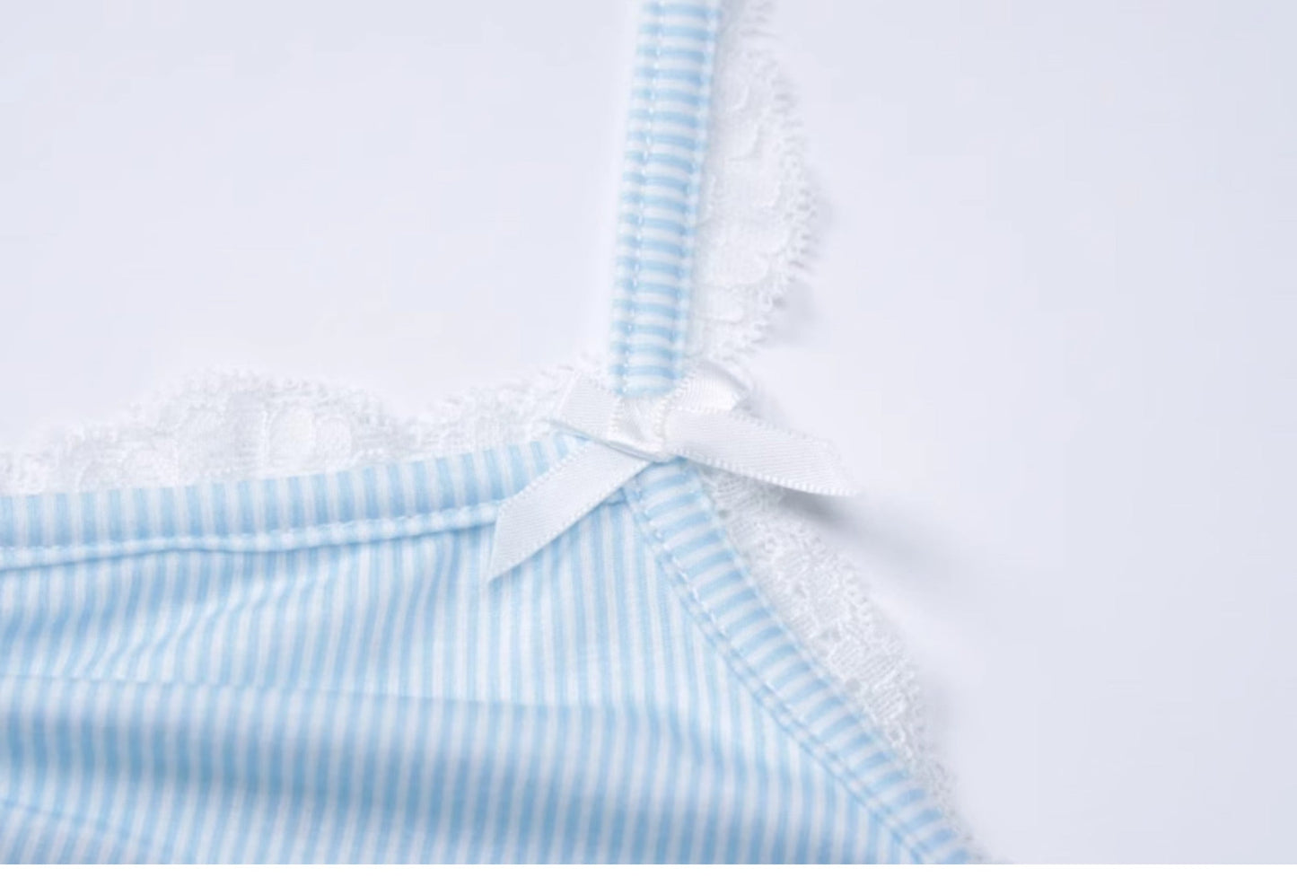 Muı Linnea Dantel Sırt Dekolteli Crop Bluz Siaora