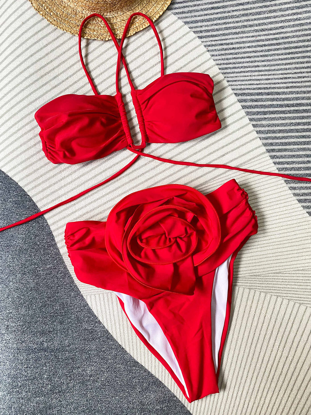 Robine - Halter Yaka ve Çiçek Detaylı Bikini