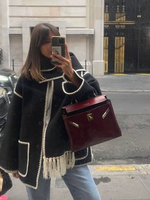 Beyaz Nakışlı Atkı Detaylı Siyah İnce Kaban Niebbla