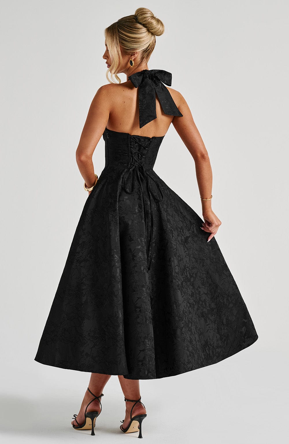 Siyah Dantelli Halter Yaka Midi Elbise Niebbla