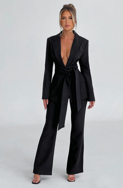 Midnight Elegance Kuşak Detaylı Ceket Siaora