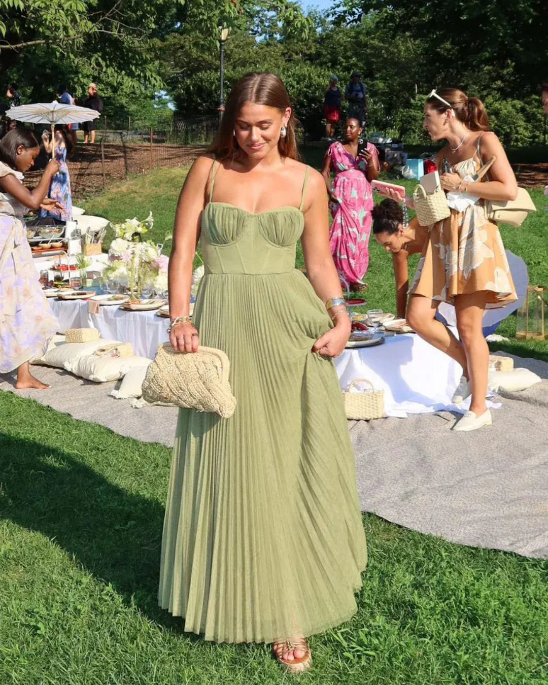 Sırt Detaylı Elegan Midi Elbise Siaora
