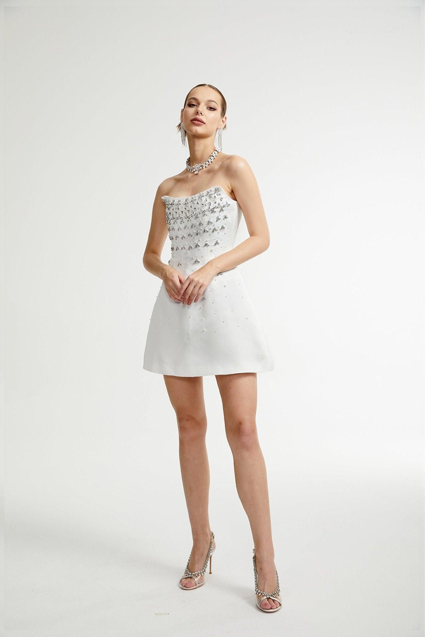 Radiance Elegance Beyaz Taş İşlemeli Straplez Mini Elbise Siaora