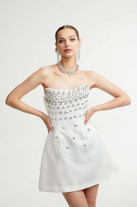Radiance Elegance Beyaz Taş İşlemeli Straplez Mini Elbise Siaora