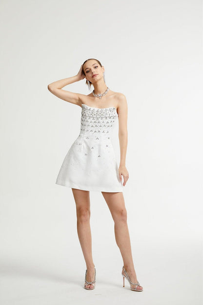 Radiance Elegance Beyaz Taş İşlemeli Straplez Mini Elbise Siaora