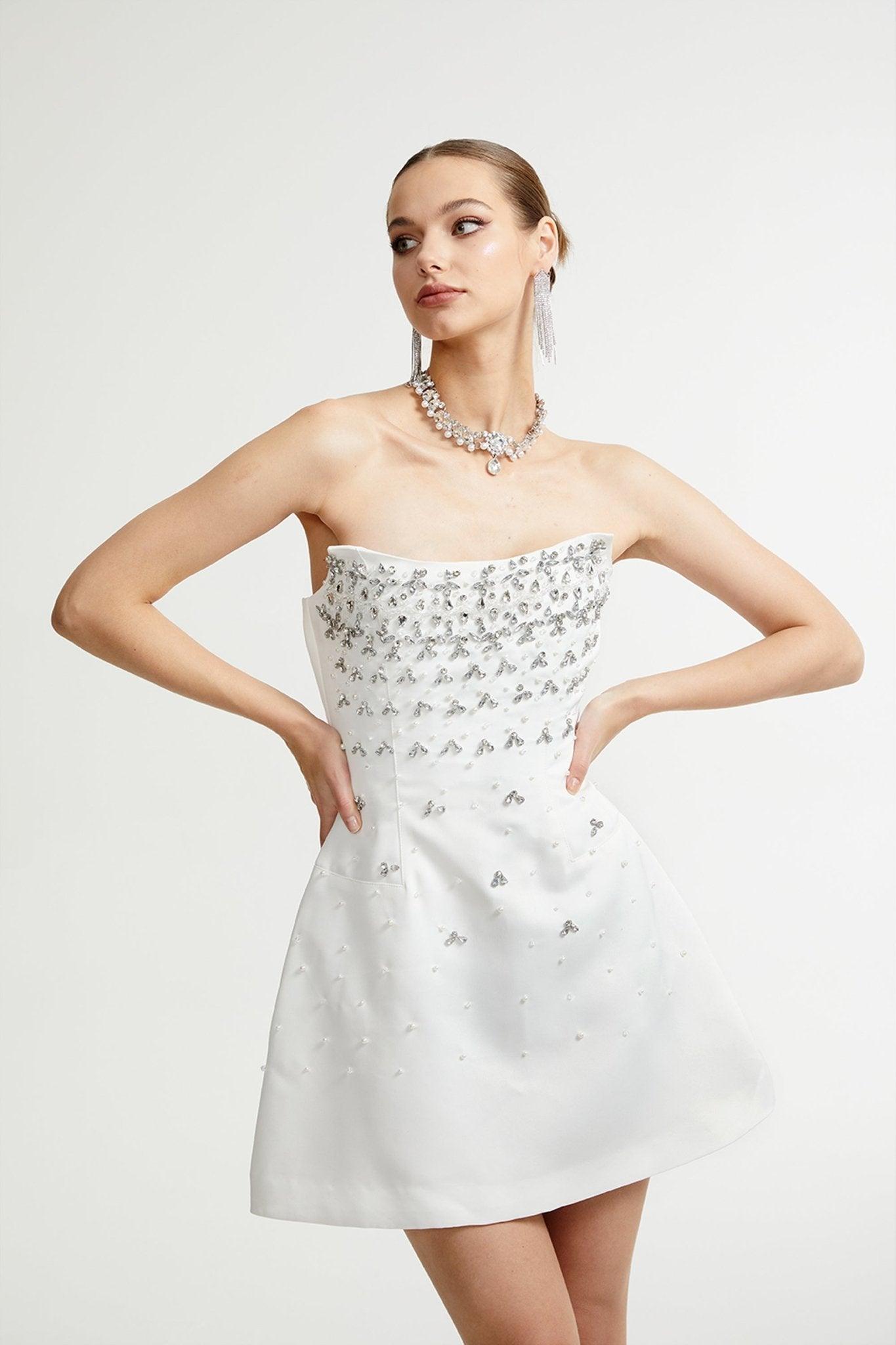 Radiance Elegance Beyaz Taş İşlemeli Straplez Mini Elbise Siaora