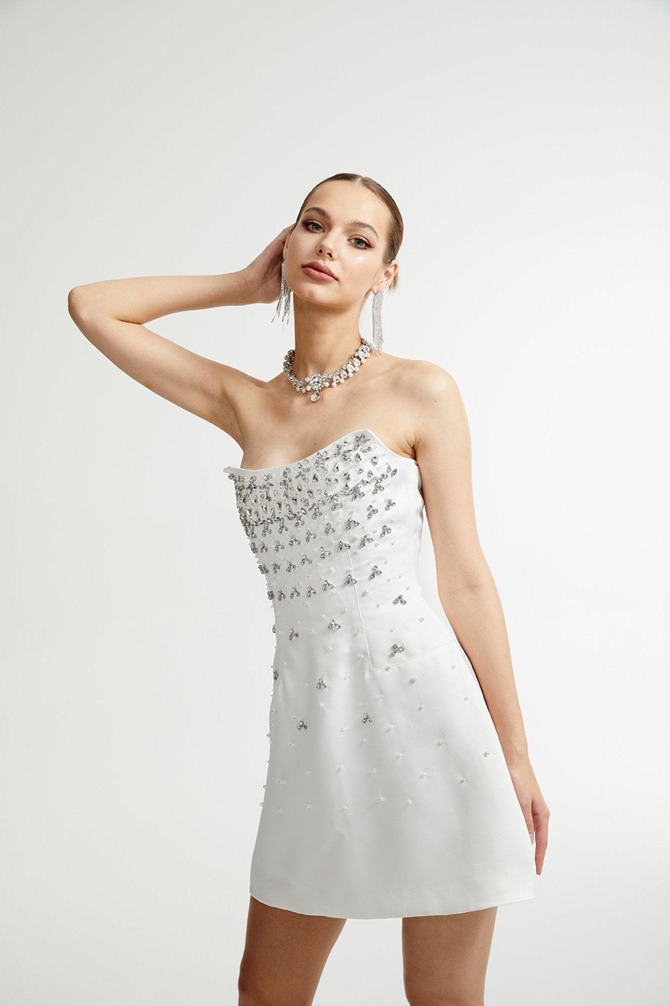 Radiance Elegance Beyaz Taş İşlemeli Straplez Mini Elbise Siaora